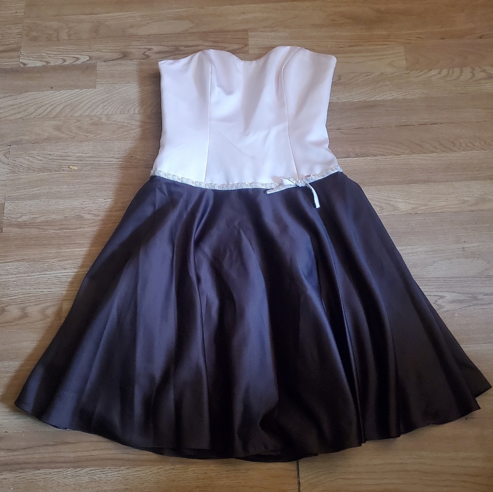 Strapless midlength dress